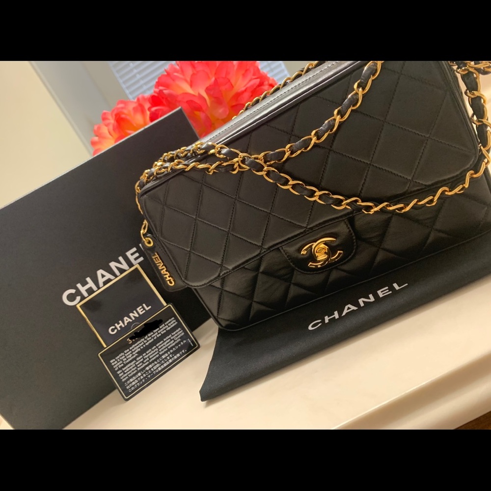 CHANEL Vintage Lambskin Camera Bag